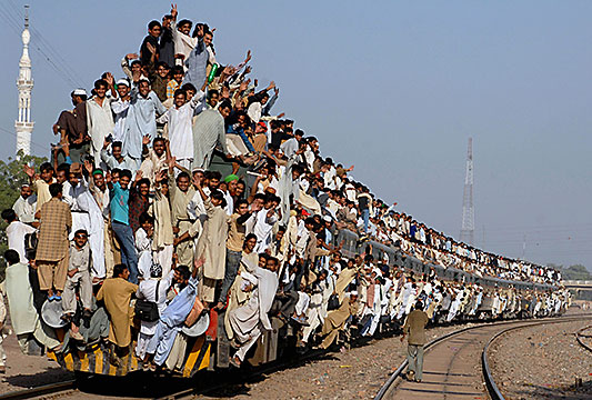very busy train pakistan